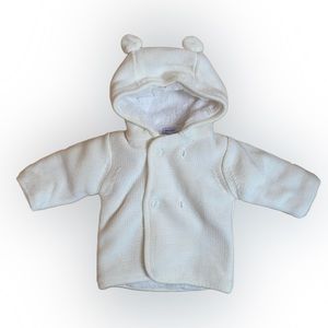 EUC⭐️Beautiful ivory/white baby jacket with faux fur, 3M